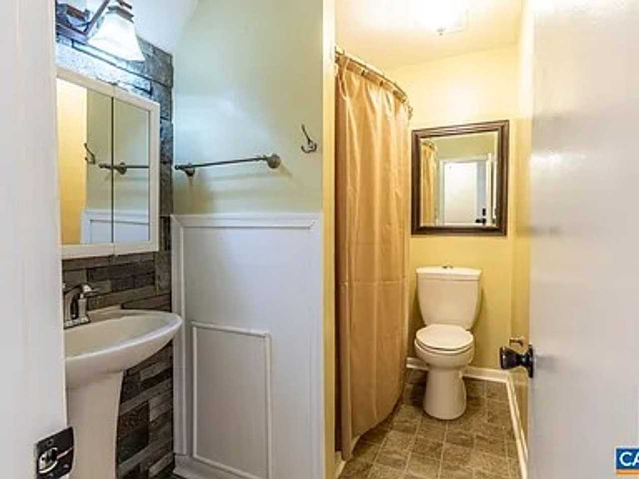 2707 Gatewood Cir - Photo 3 of 5