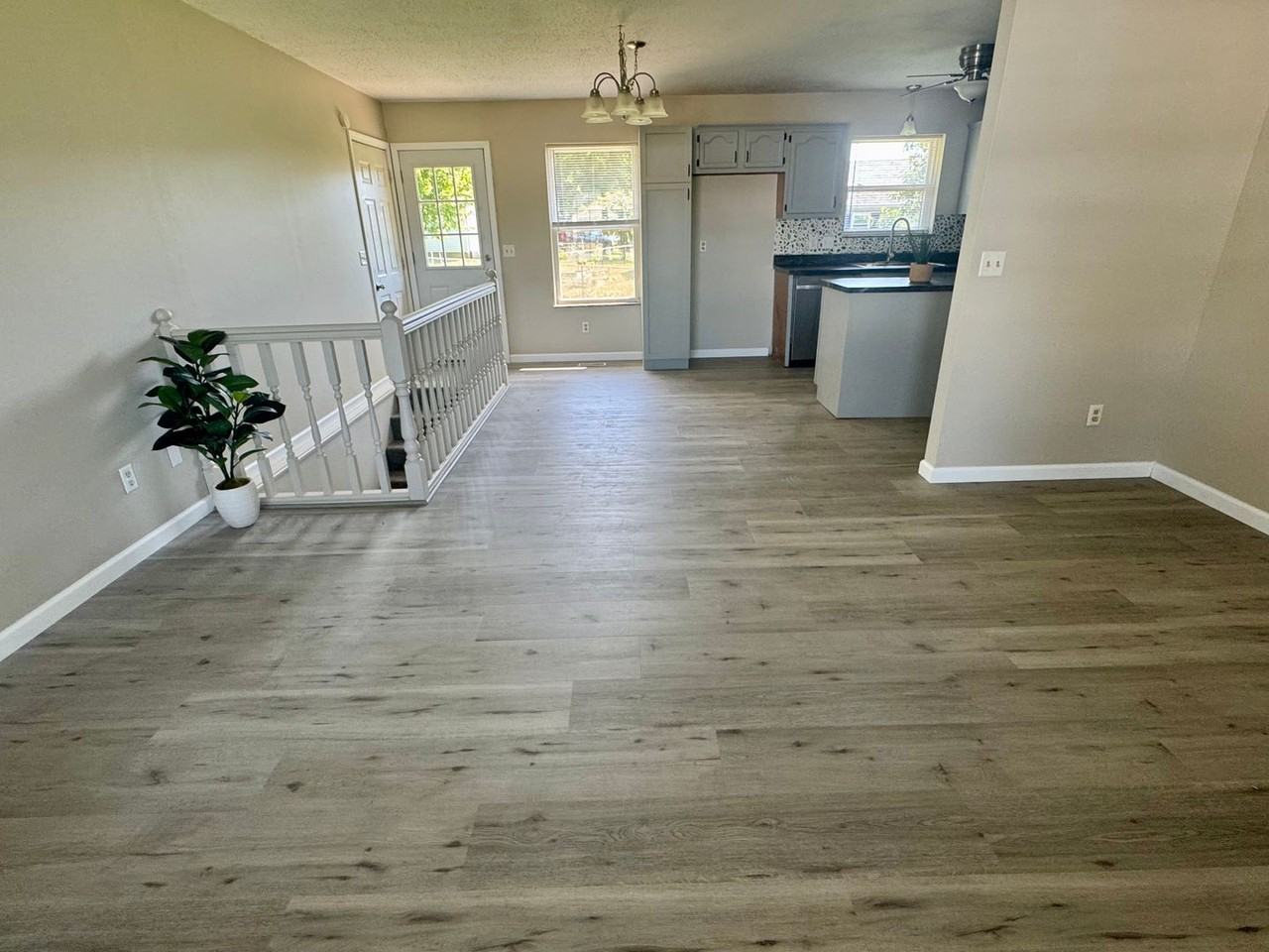 1214 Hawthorn Ct - Photo 3 of 25