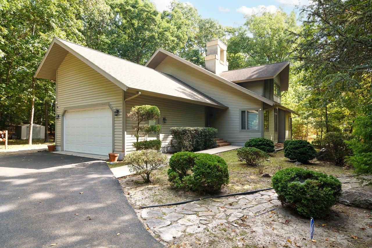 23615 Quail Hollow Cir - Photo 2 of 48