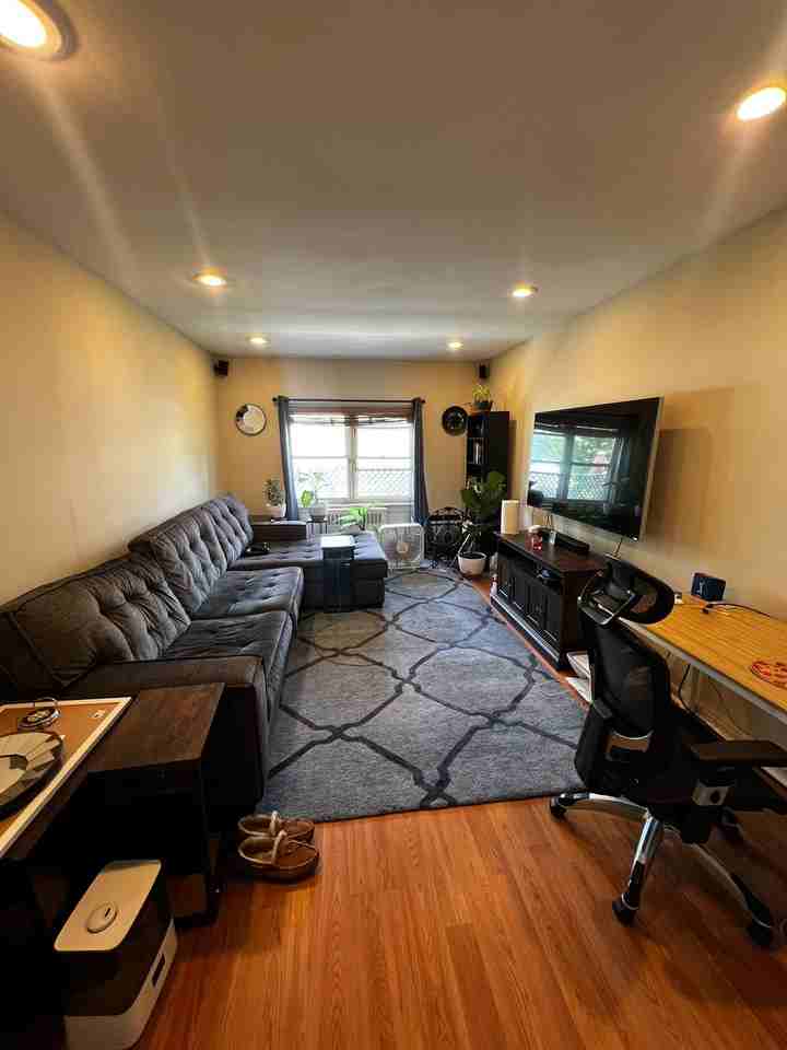 1735 Parkview Ave - Photo 3 of 12