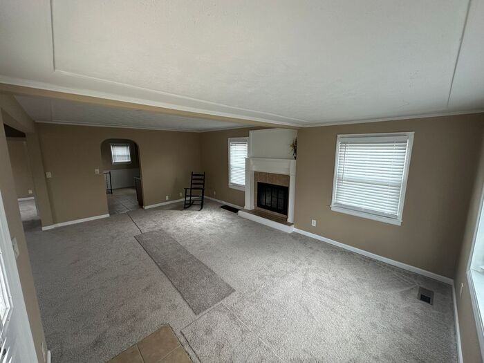 9594 Monroe Ave - Photo 2 of 23