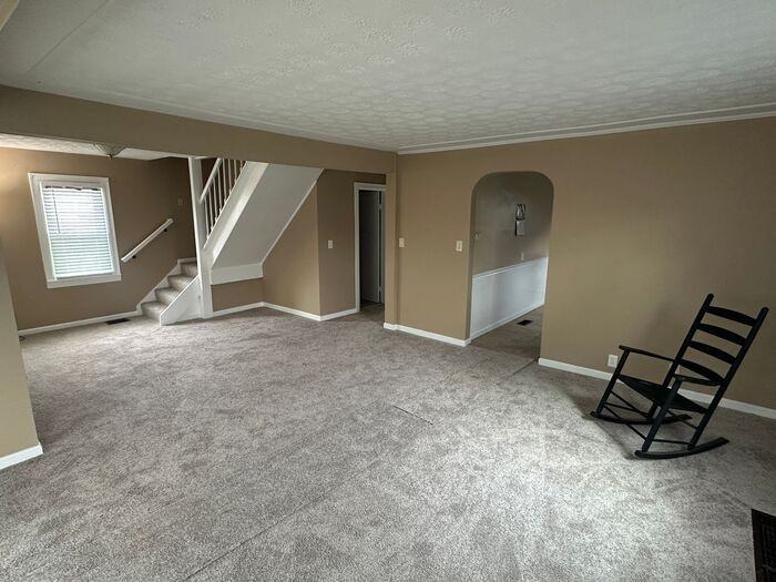 9594 Monroe Ave - Photo 3 of 23
