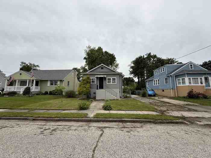 718 Green Ave - Photo 2 of 42