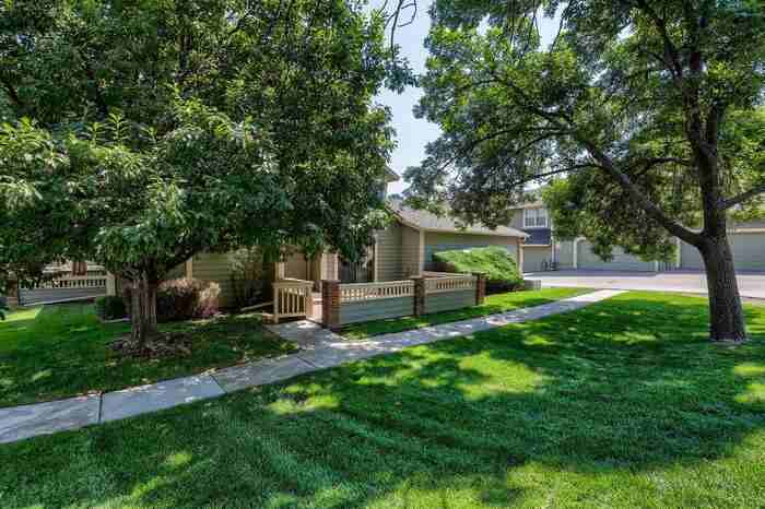 707 Crown Point Dr - Photo 2 of 29