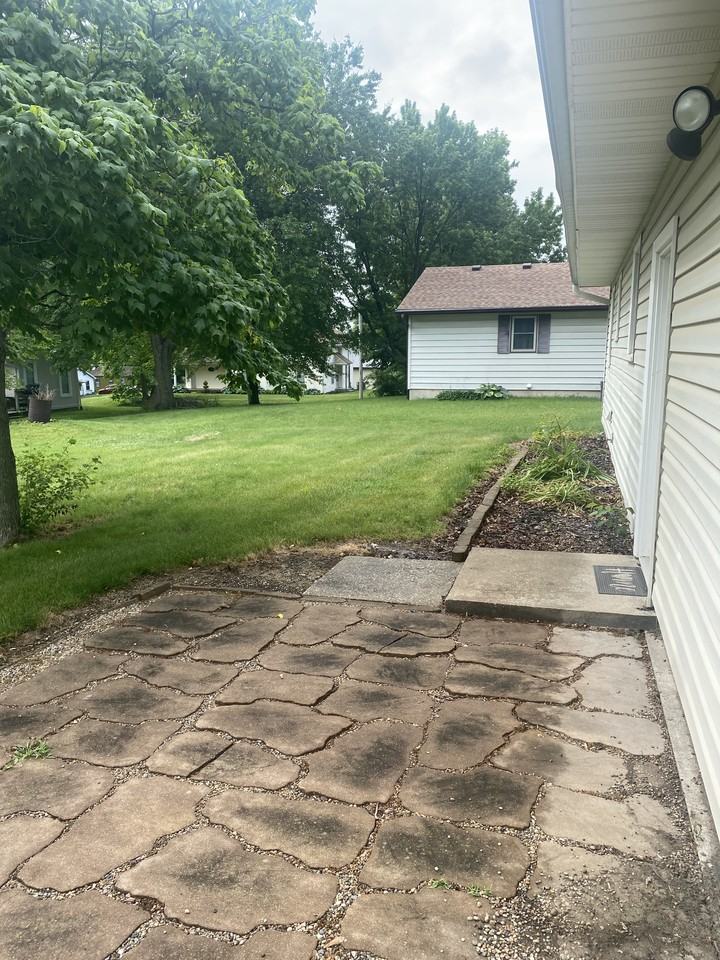 1005 W Davis St #NA - Photo 2 of 11