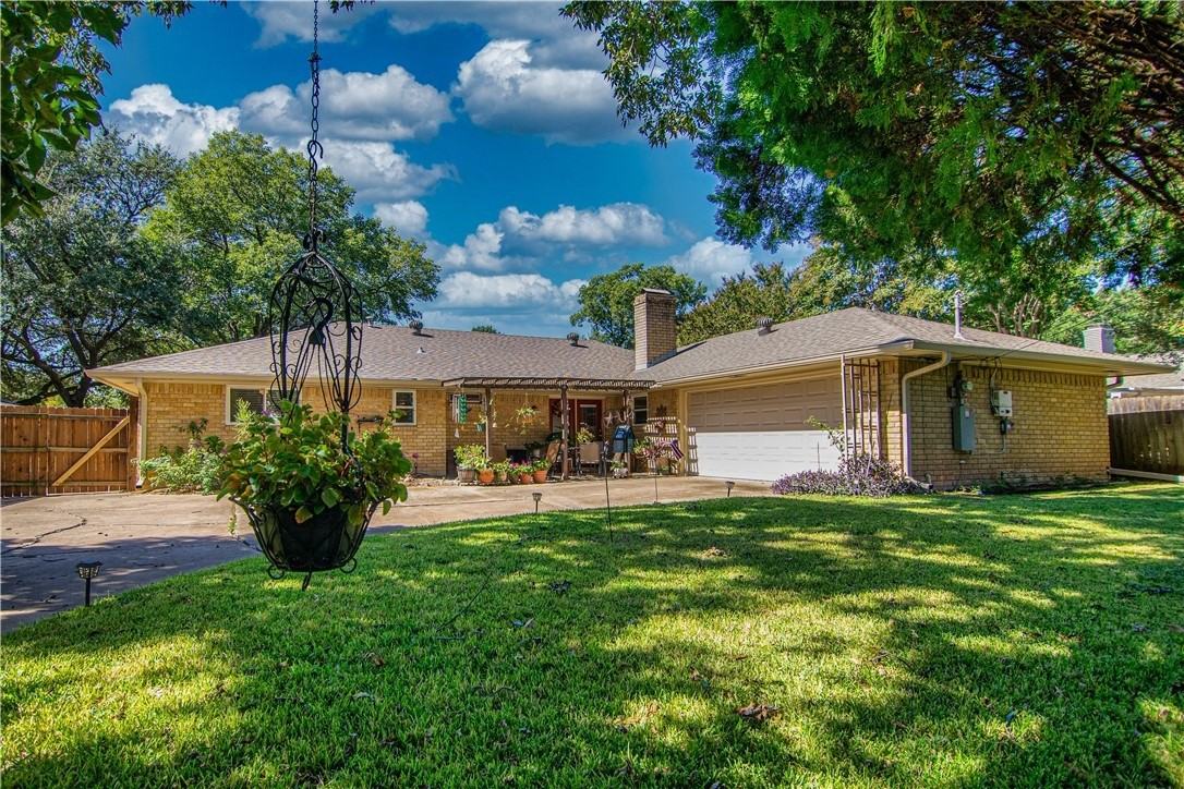 1921 Trinity Dr #NA - Photo 2 of 5