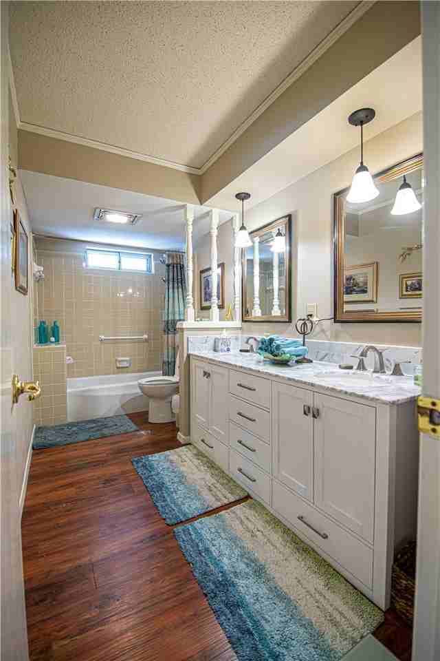 1921 Trinity Dr #NA - Photo 3 of 5