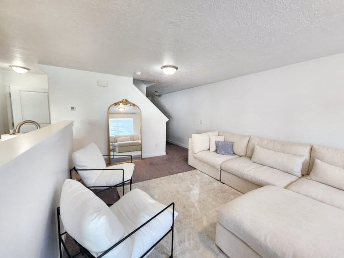 447 S Pegasus Way - Photo 4 of 41