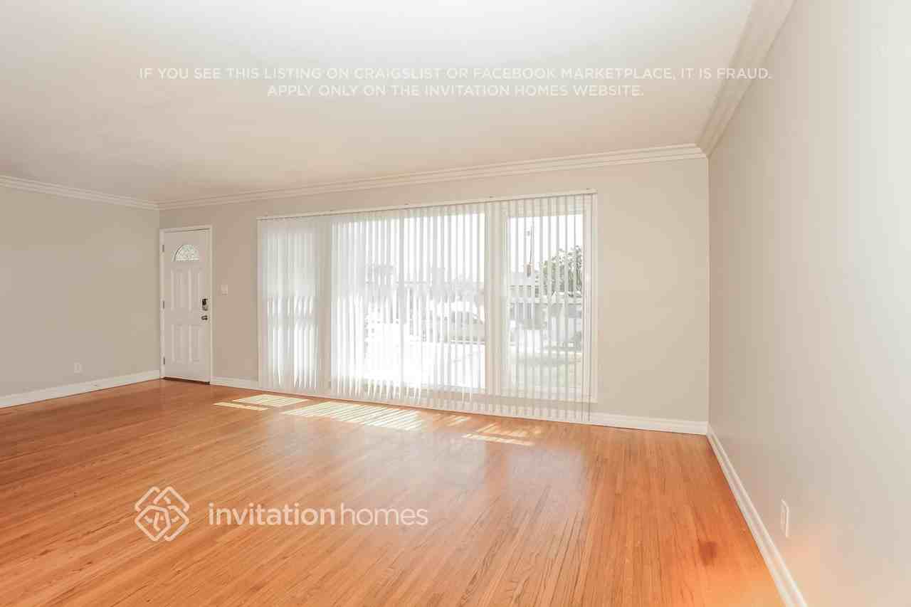 333 S Walker Ave - Photo 3 of 17