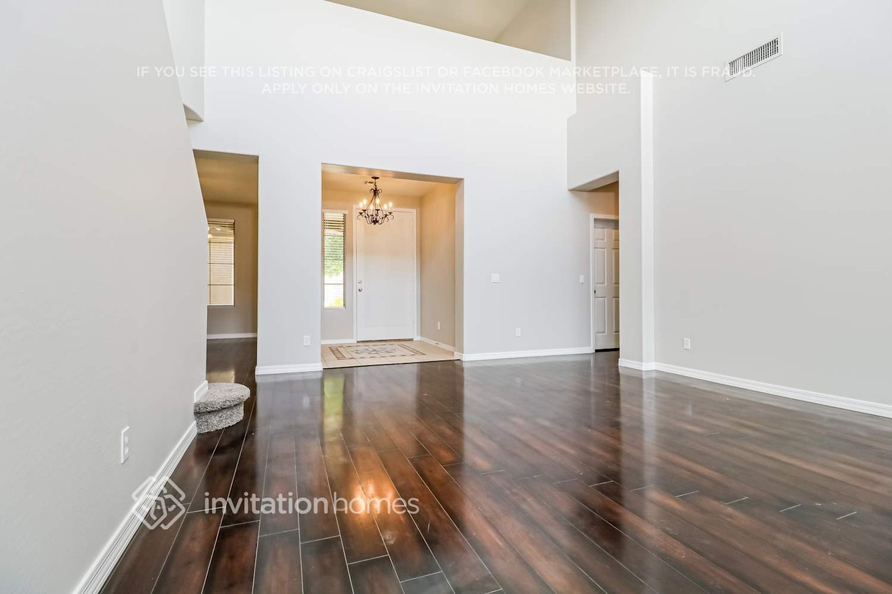15280 W Redfield Rd - Photo 3 of 16
