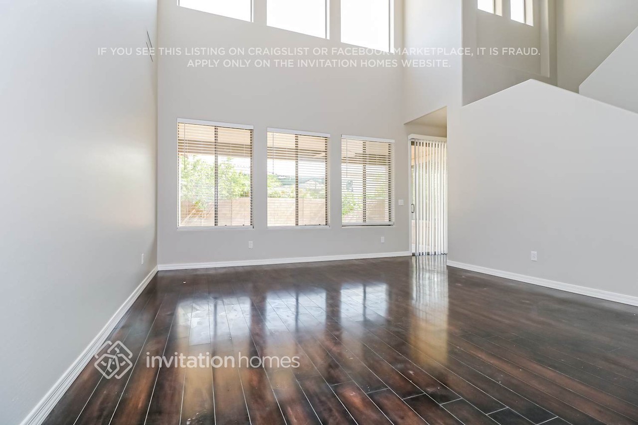 15280 W Redfield Rd - Photo 4 of 16