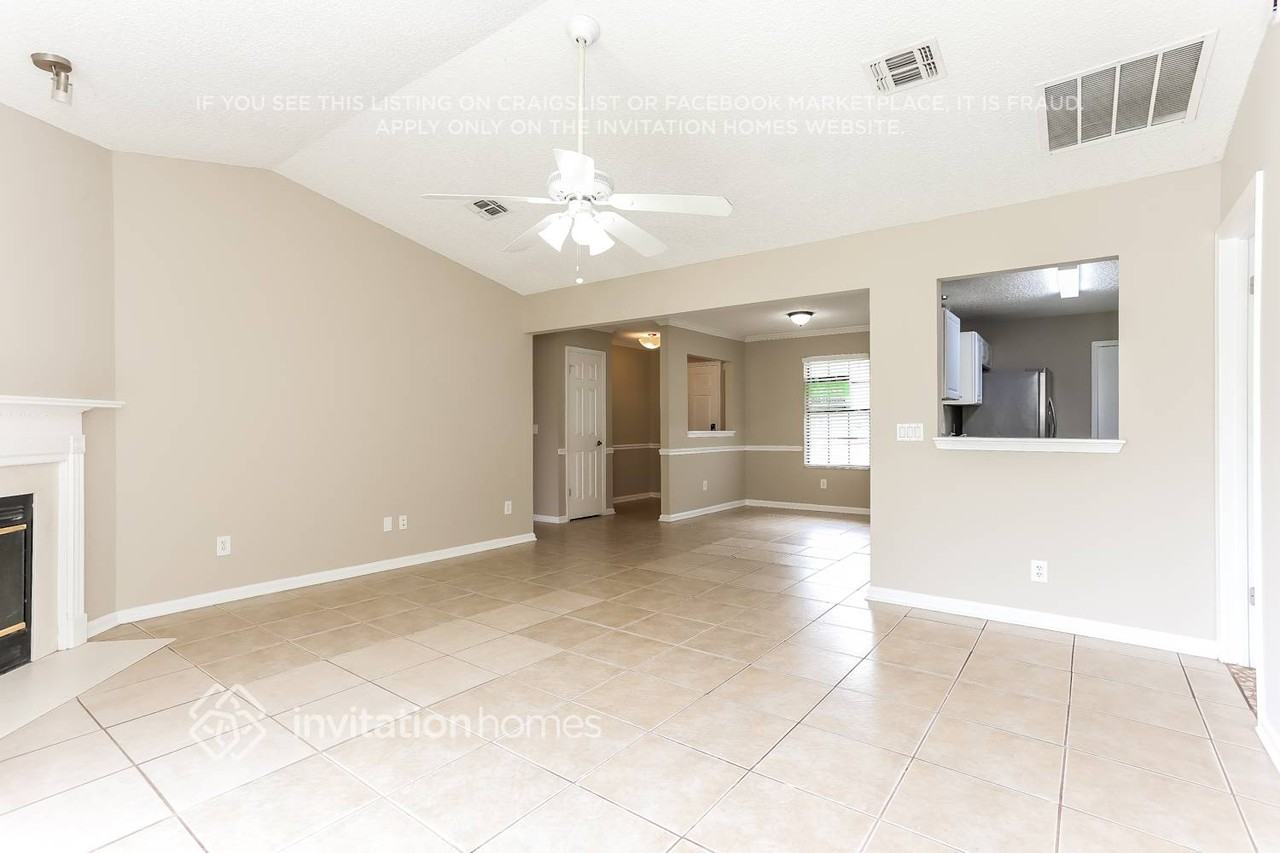 361 Hickory Hollow Dr N - Photo 4 of 17