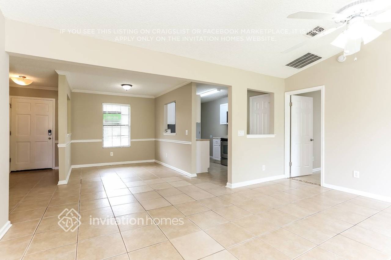 361 Hickory Hollow Dr N - Photo 5 of 17