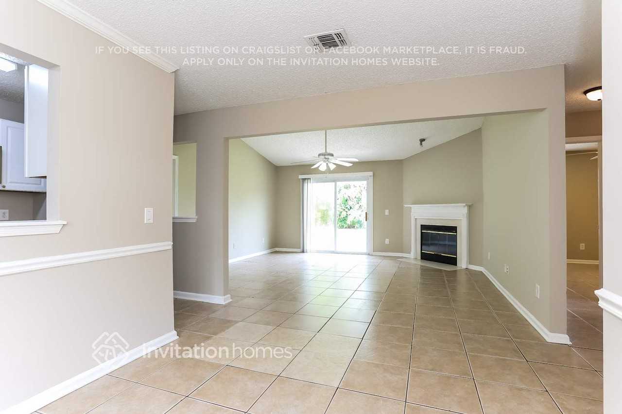 361 Hickory Hollow Dr N - Photo 3 of 17