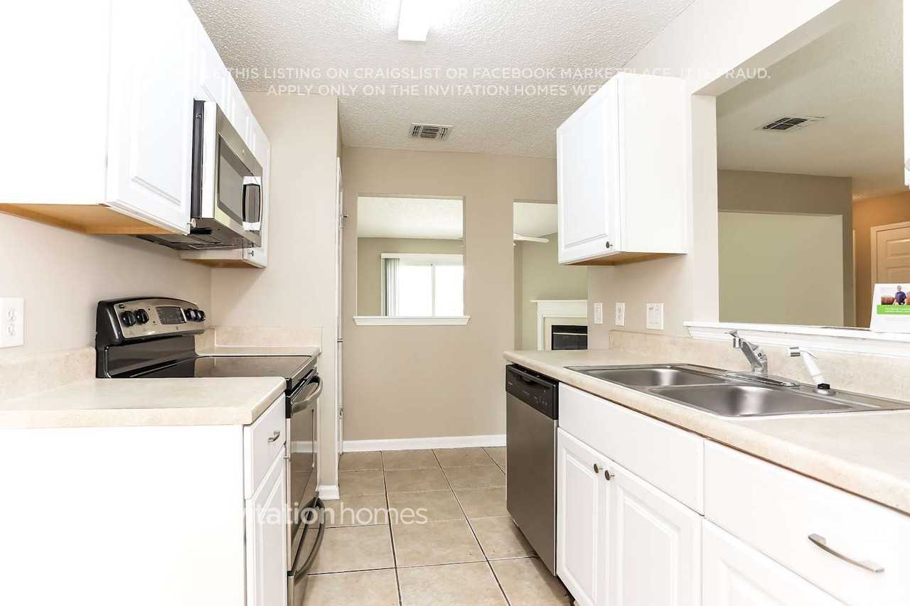 361 Hickory Hollow Dr N - Photo 7 of 17