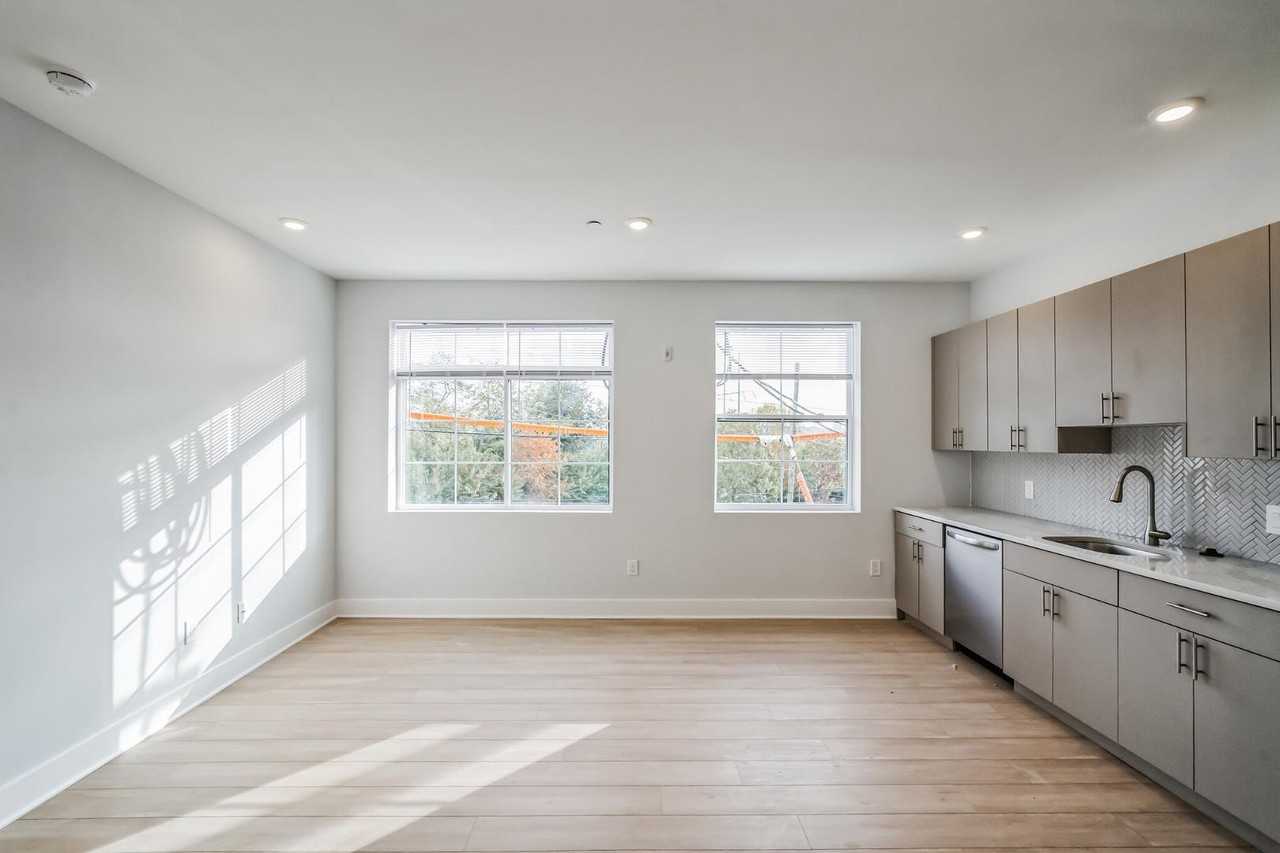 646 N 32nd St. - Photo 3 of 20