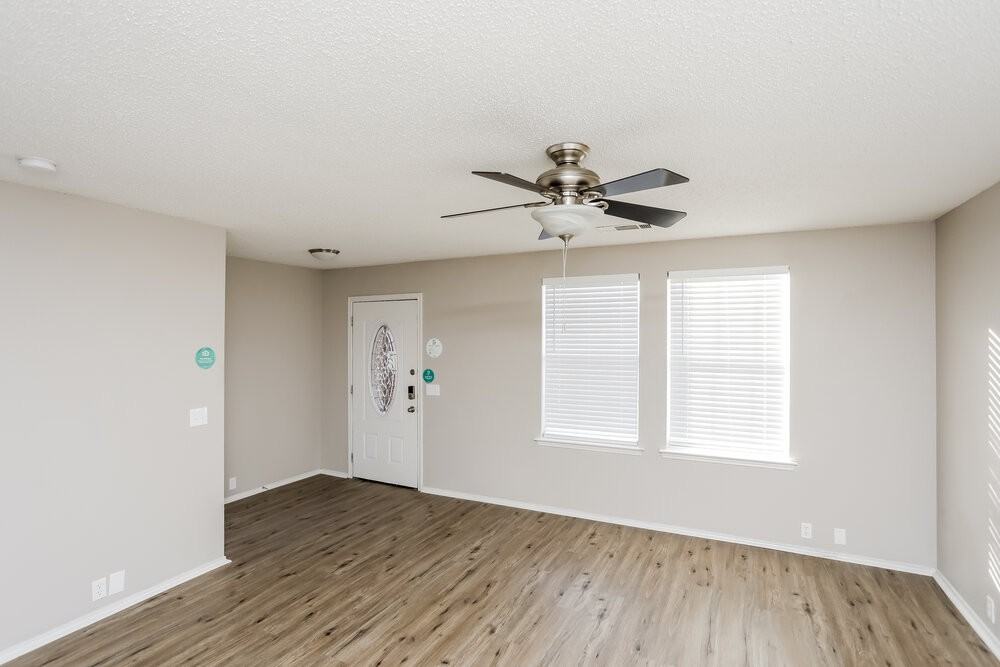 411 Harvard Dr - Photo 4 of 17