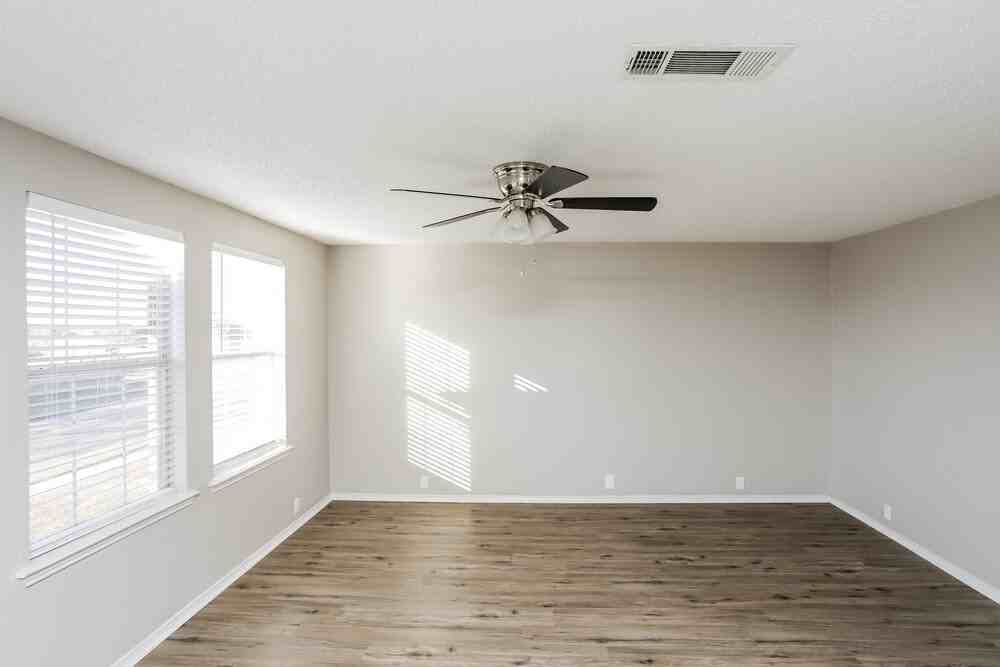 411 Harvard Dr - Photo 6 of 17
