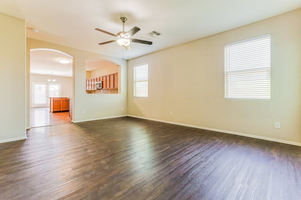 7737 W Glass Ln - Photo 3 of 16