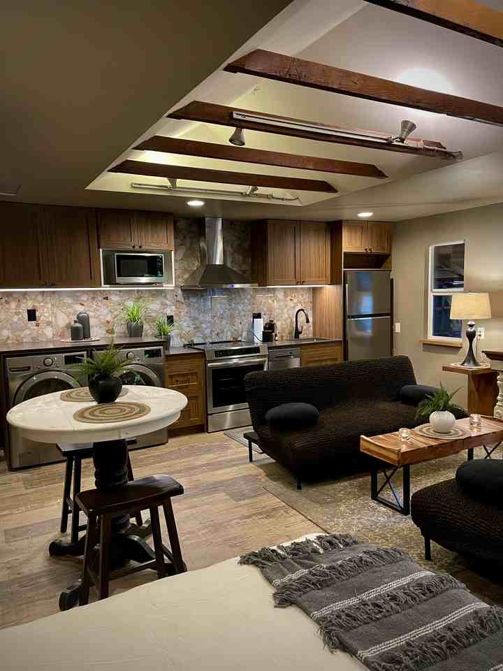 9161 Queen Street - Photo 3 of 9