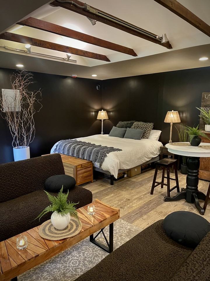 9161 Queen Street - Photo 2 of 9