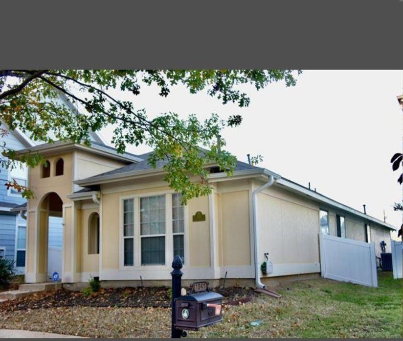 1931 Saint Simons St - Photo 2 of 11