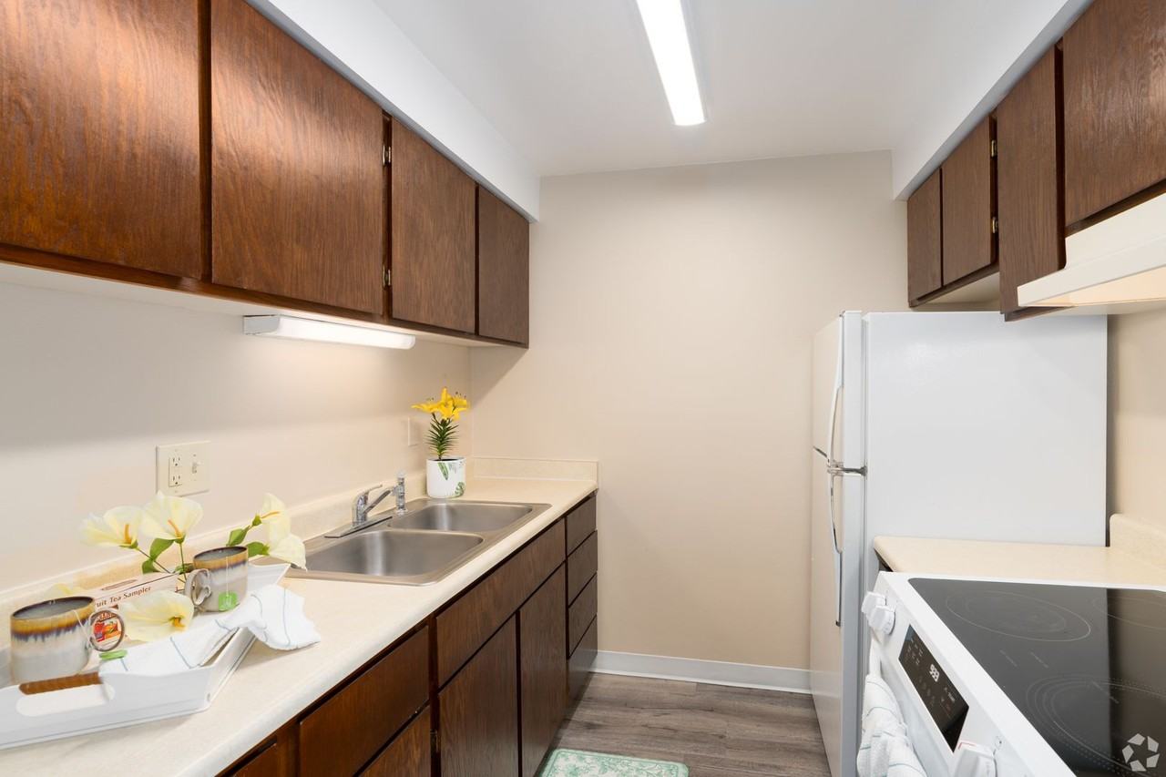 WillowWood Village Apts - Photo 2 of 20