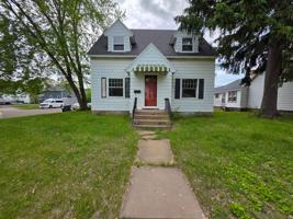 featured image of 1002 5th Ave