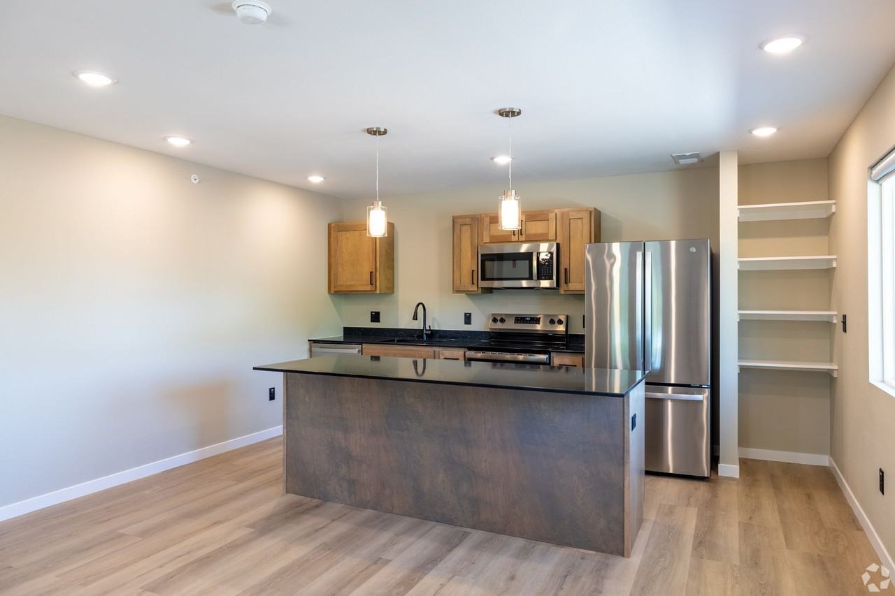 Woodland Hills Townhomes – Comfortable & Convenient Living in Sioux City! - Photo 2 of 33