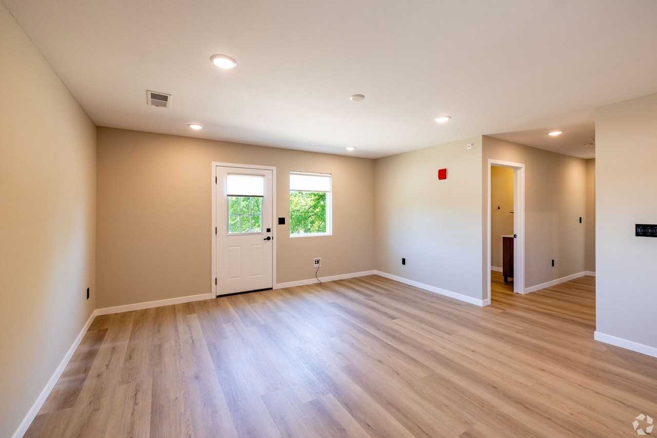 Woodland Hills Townhomes – Comfortable & Convenient Living in Sioux City! - Photo 3 of 33