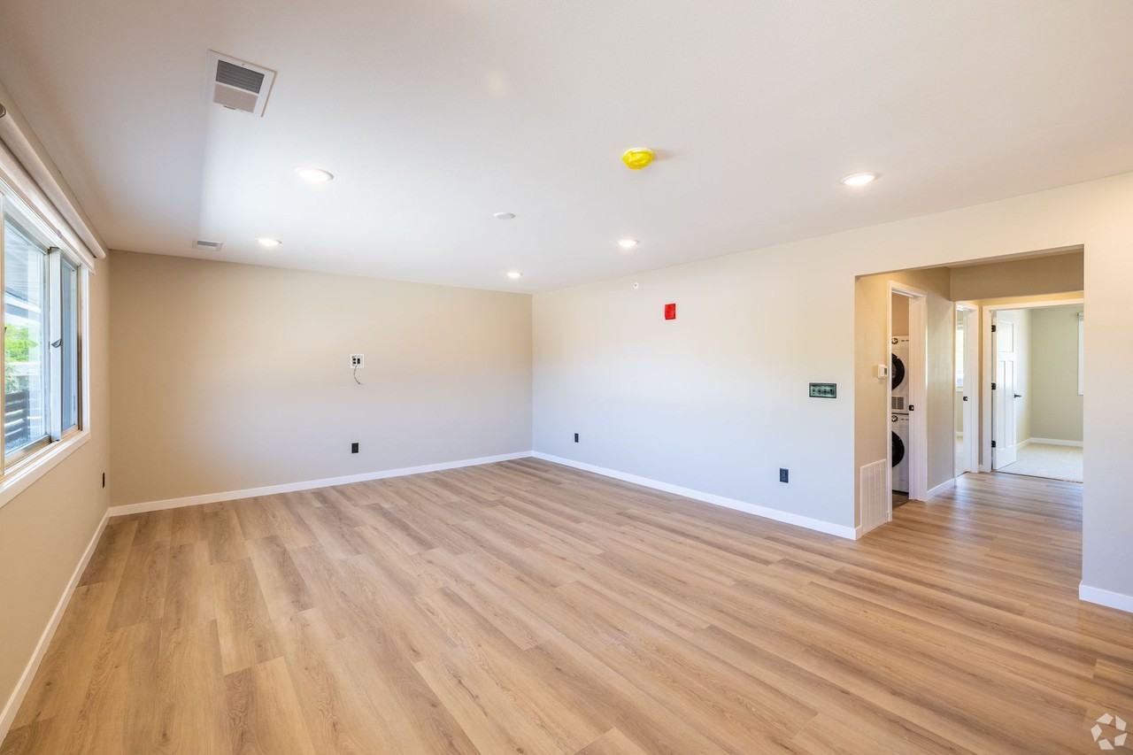 Woodland Hills Townhomes – Comfortable & Convenient Living in Sioux City! - Photo 4 of 33