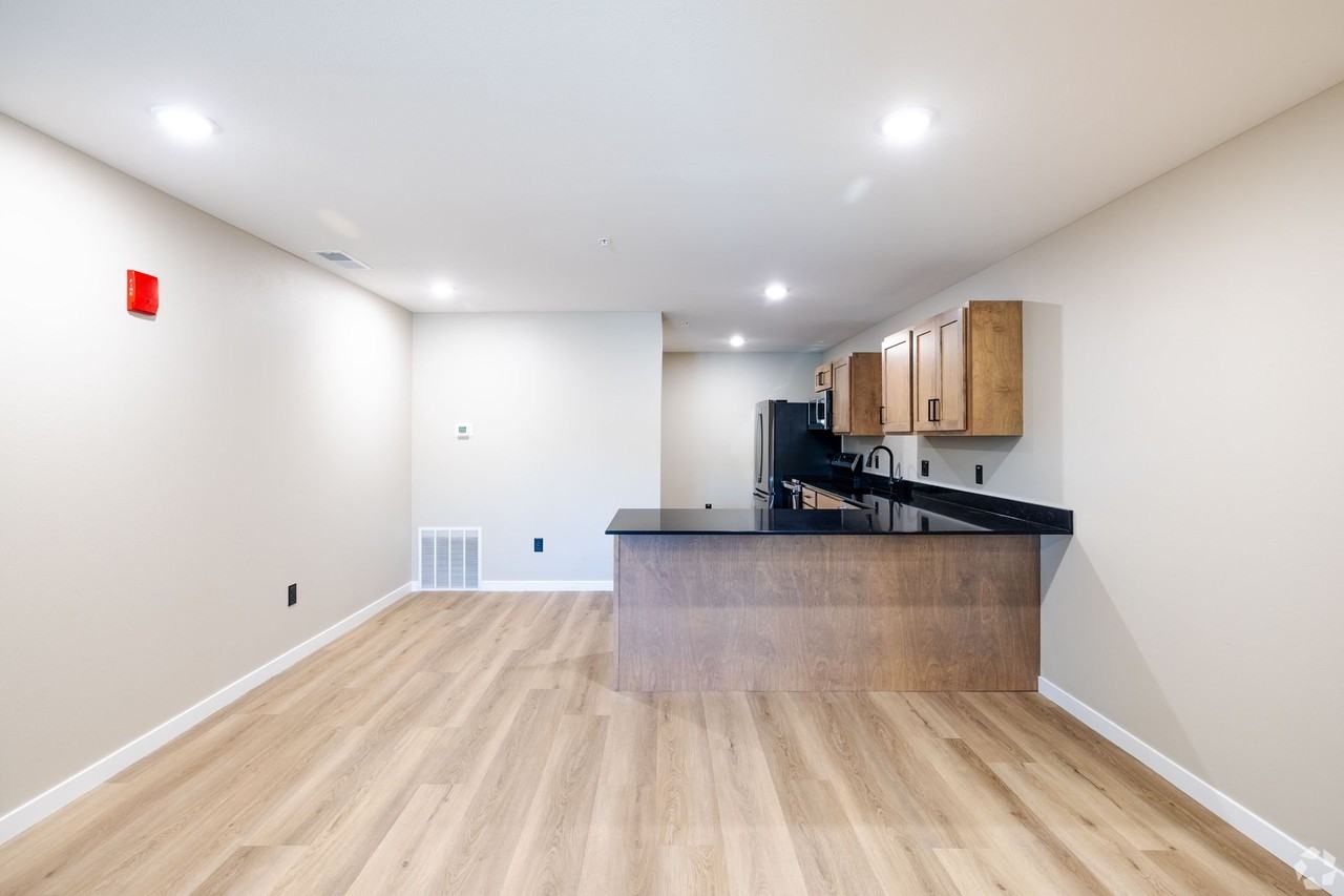 Woodland Hills Townhomes – Comfortable & Convenient Living in Sioux City! - Photo 6 of 33