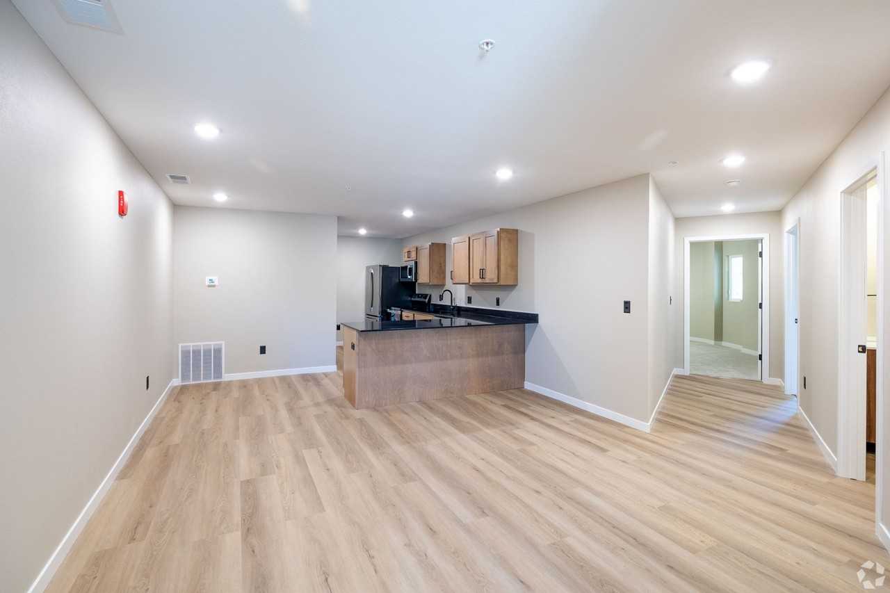 Woodland Hills Townhomes – Comfortable & Convenient Living in Sioux City! - Photo 7 of 33