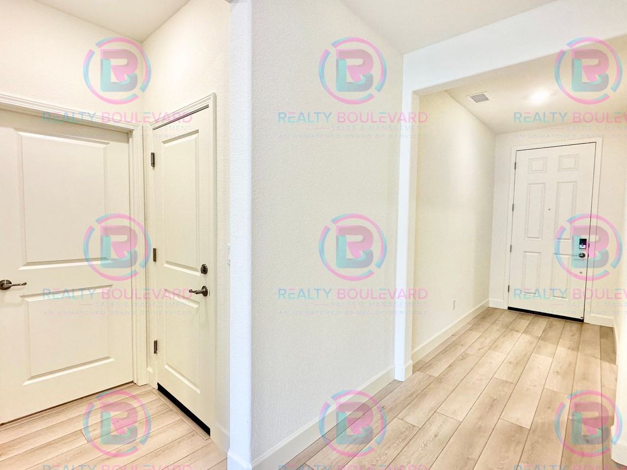 1405 Bravestone Ave - Photo 4 of 34