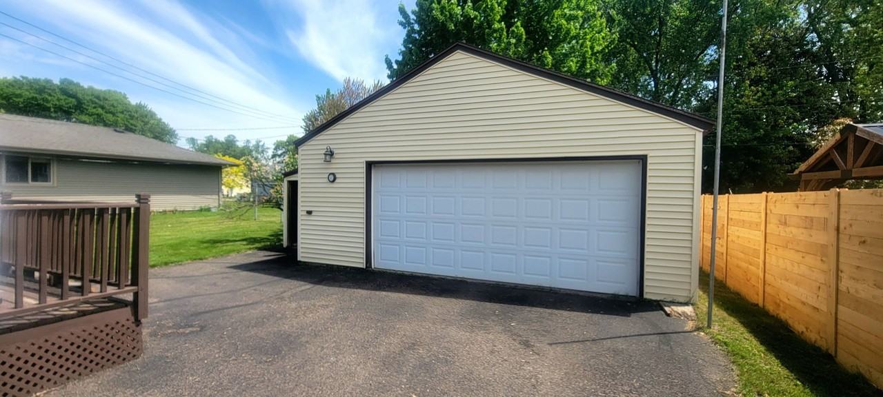 3061 Neptune Ave - Photo 3 of 25