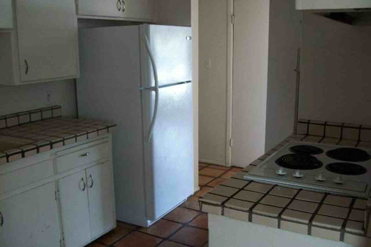1204 W 7th St - Photo 6 of 7