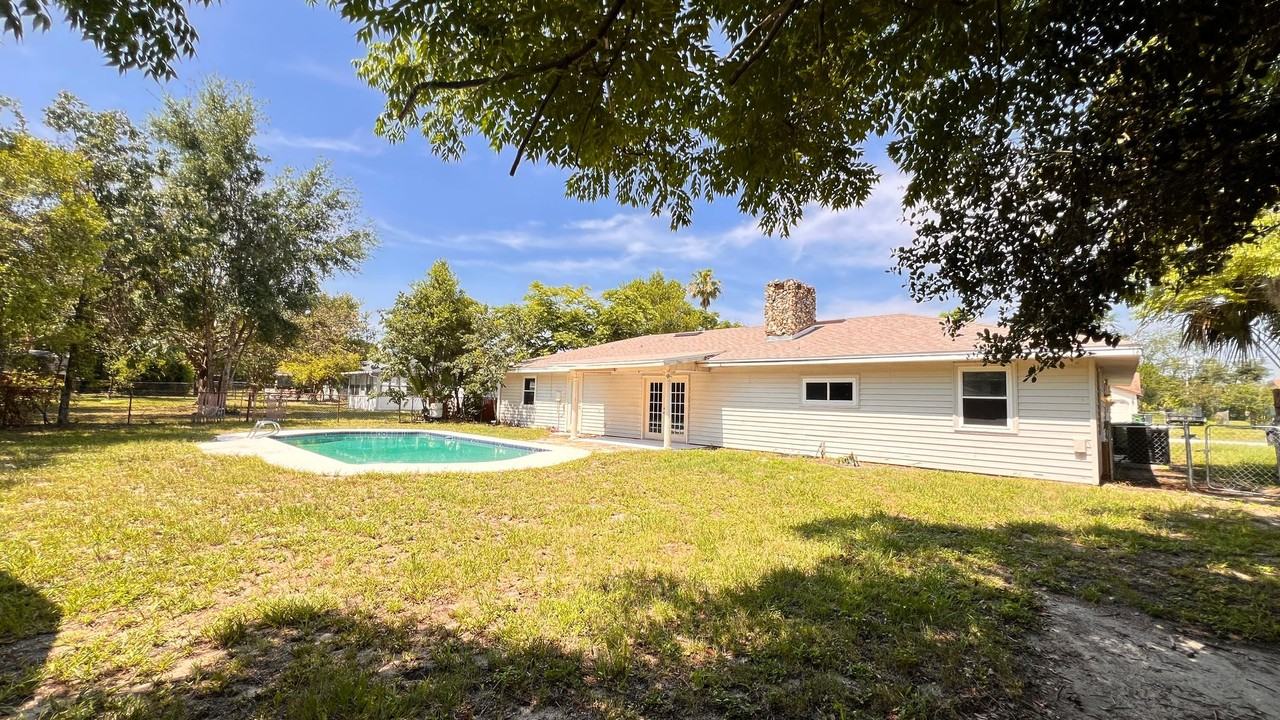 1073 Leeward Dr - Photo 5 of 42