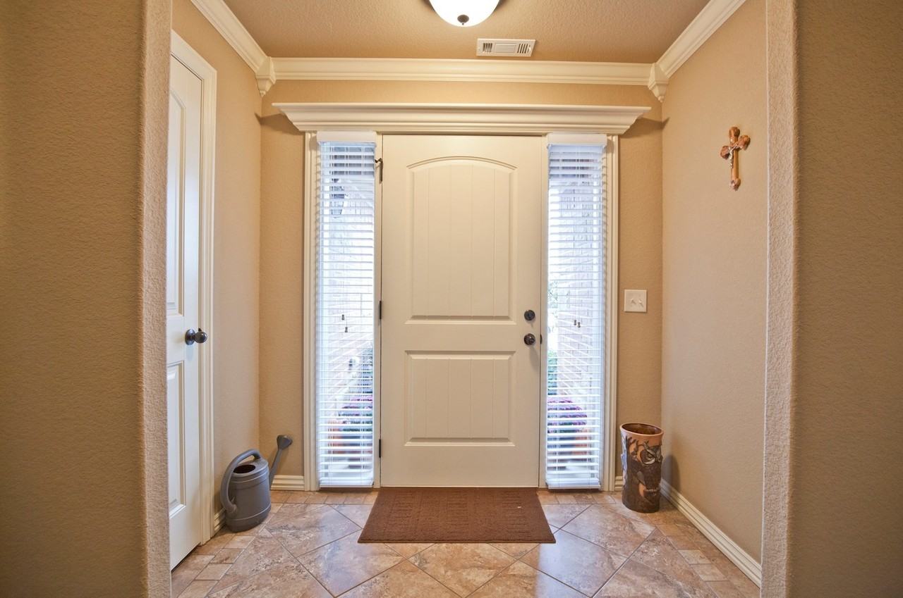 1804 Sw Sequoia St - Photo 2 of 21