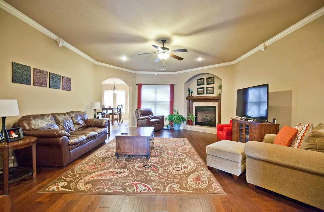 1804 Sw Sequoia St - Photo 4 of 21