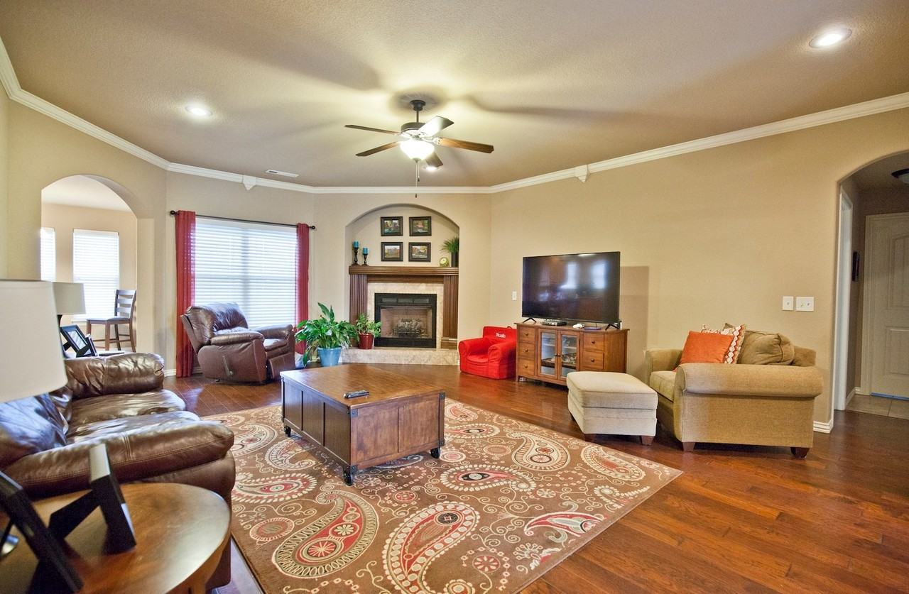 1804 Sw Sequoia St - Photo 5 of 21