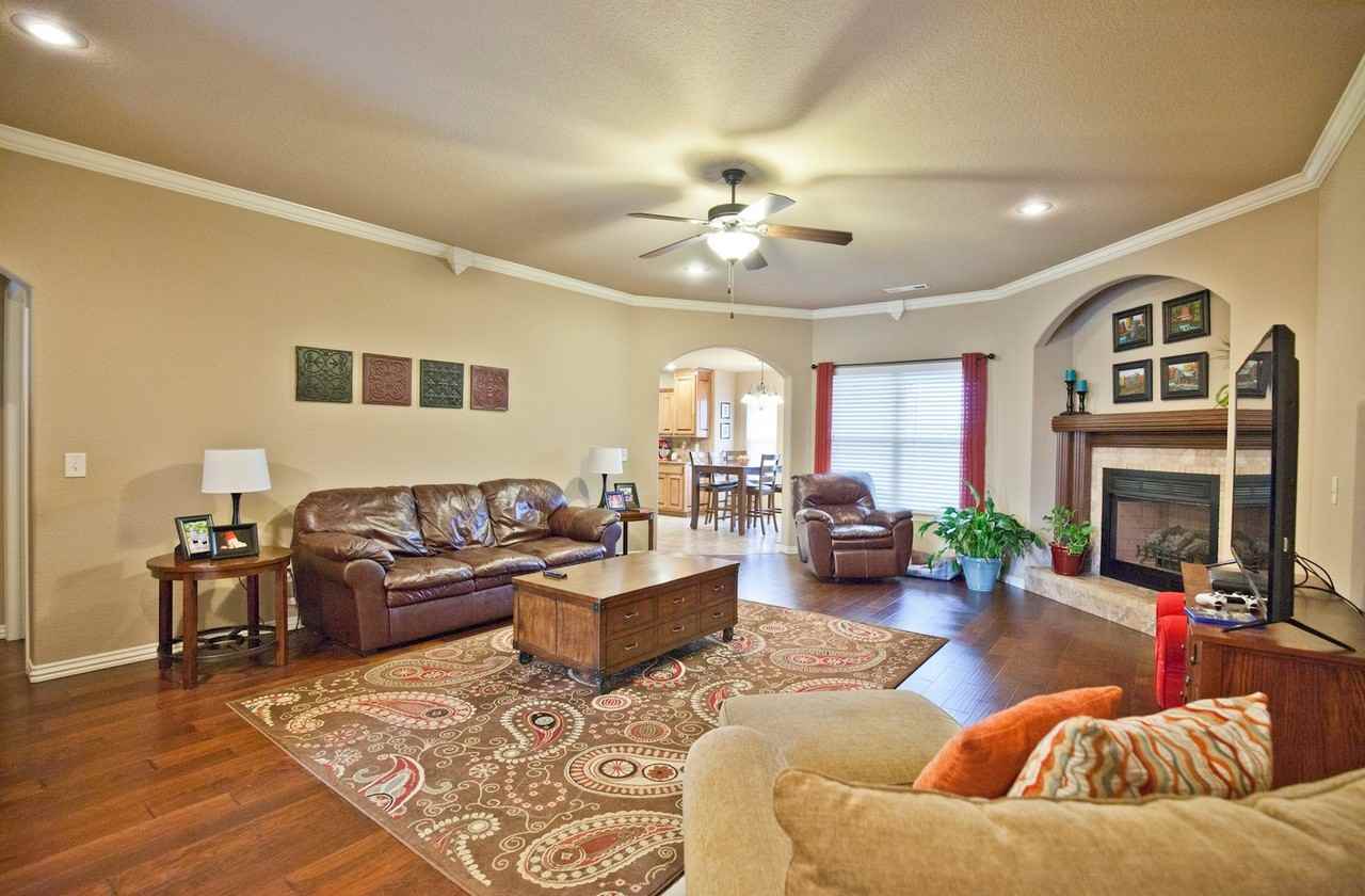 1804 Sw Sequoia St - Photo 6 of 21