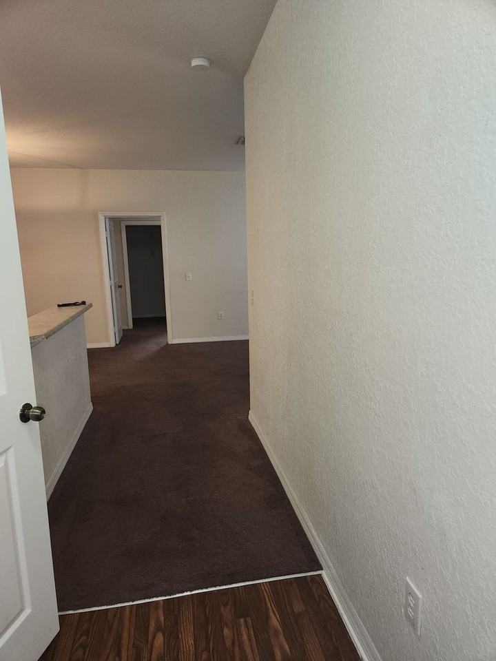 2005 Hemingway Cir - Photo 2 of 10