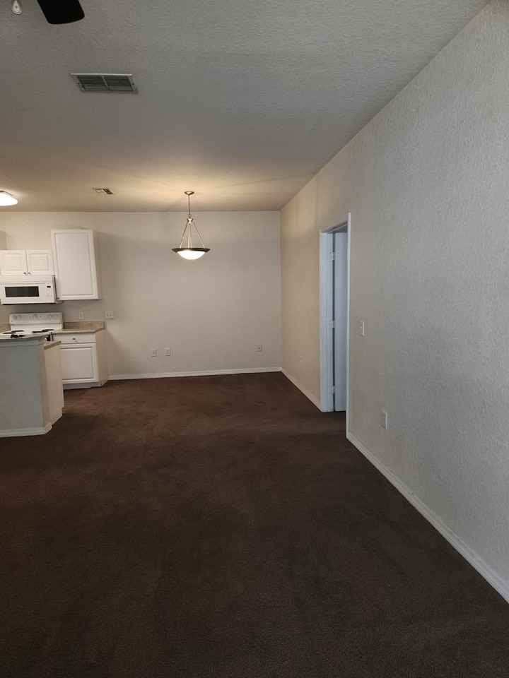 2005 Hemingway Cir - Photo 3 of 10