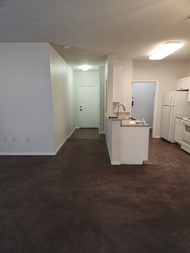 2005 Hemingway Cir - Photo 4 of 10