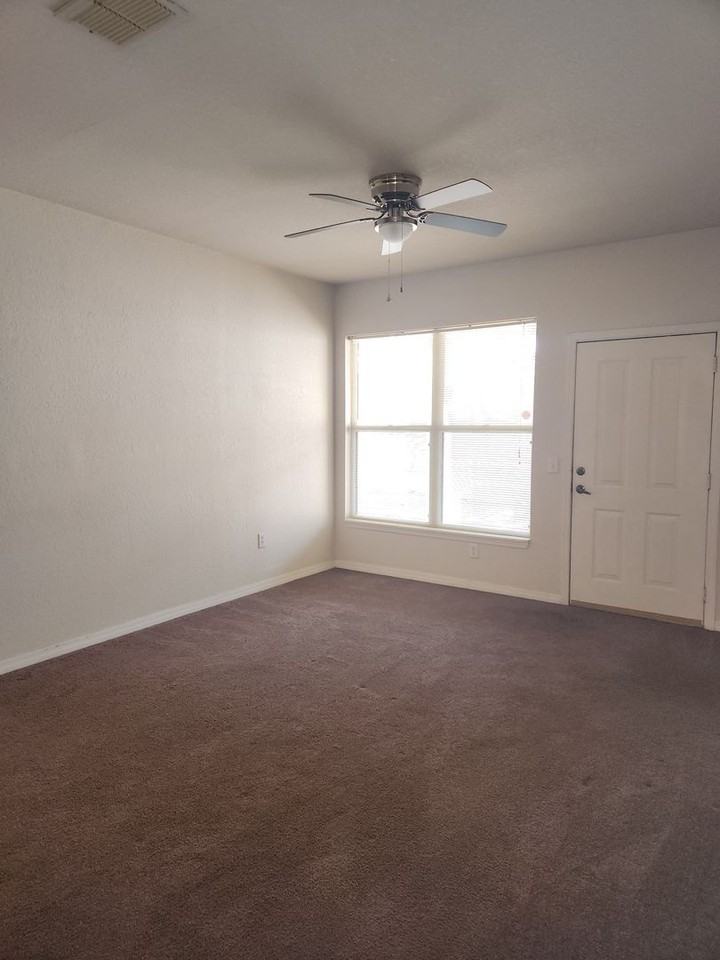 2005 Hemingway Cir - Photo 5 of 10