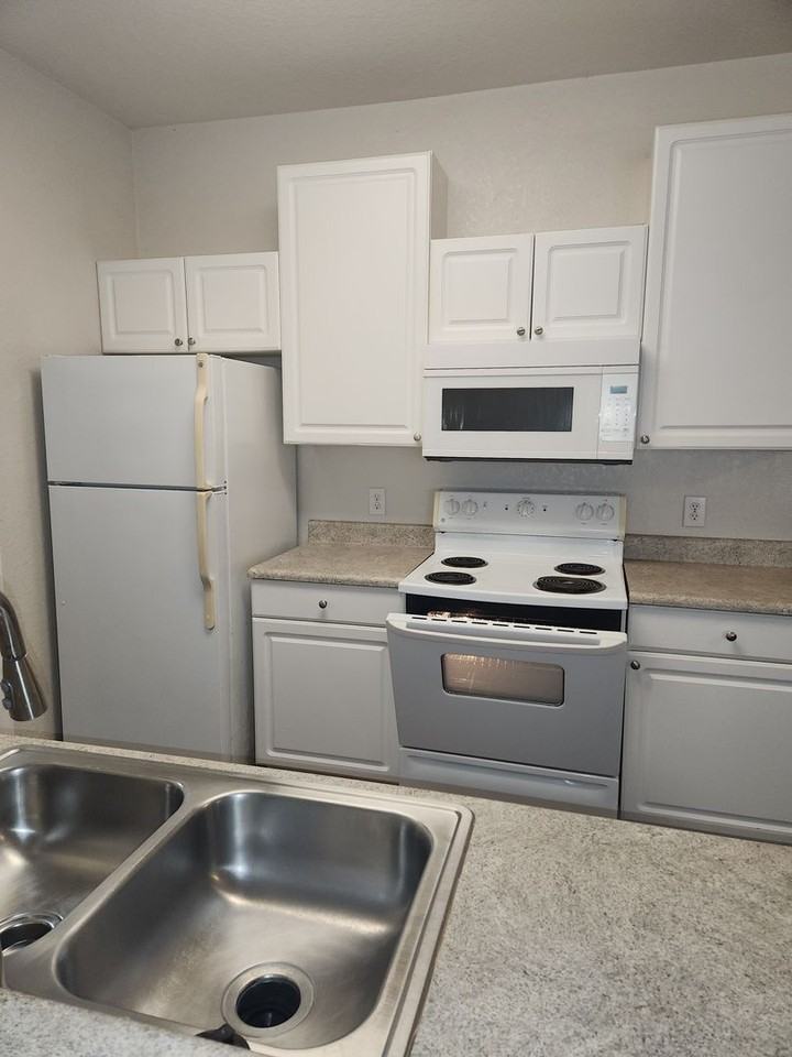 2005 Hemingway Cir - Photo 6 of 10