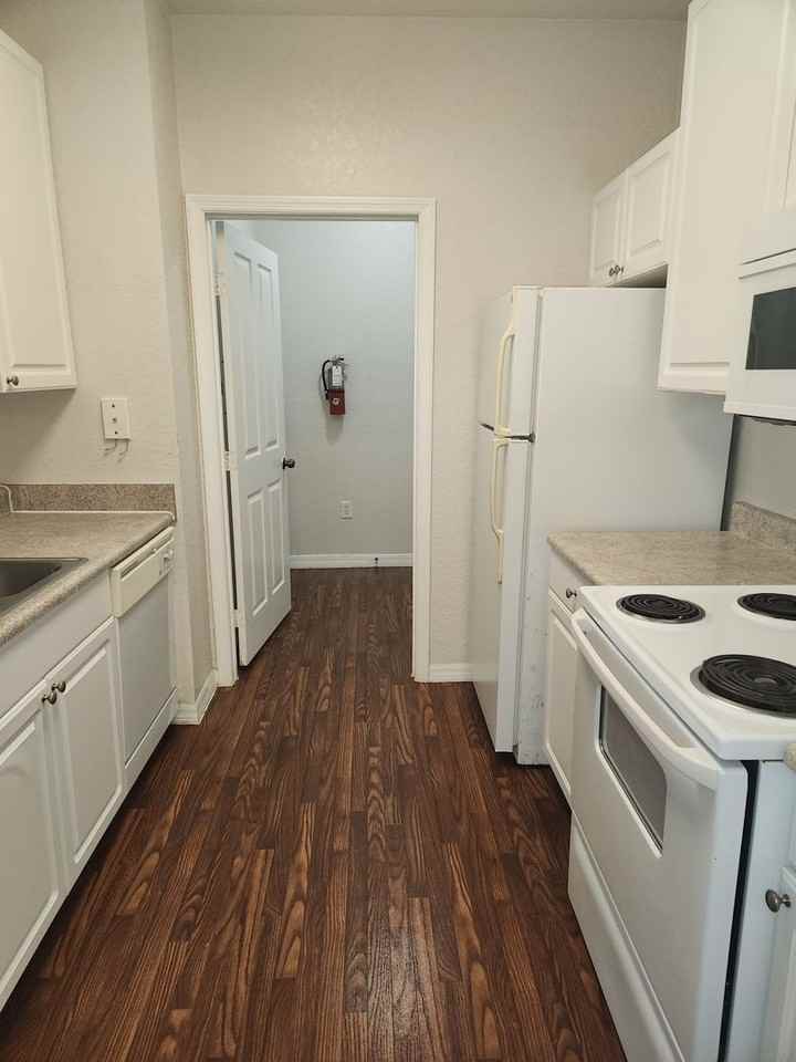 2005 Hemingway Cir - Photo 7 of 10