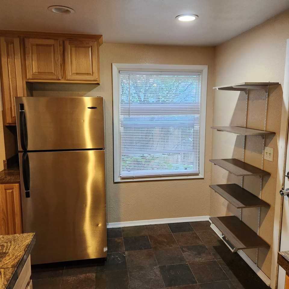 816 Elm St - Photo 3 of 27