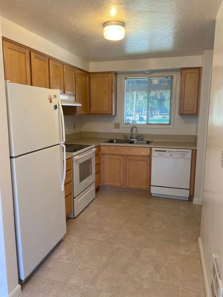 80 S 15th St #1 - Photo 2 of 14