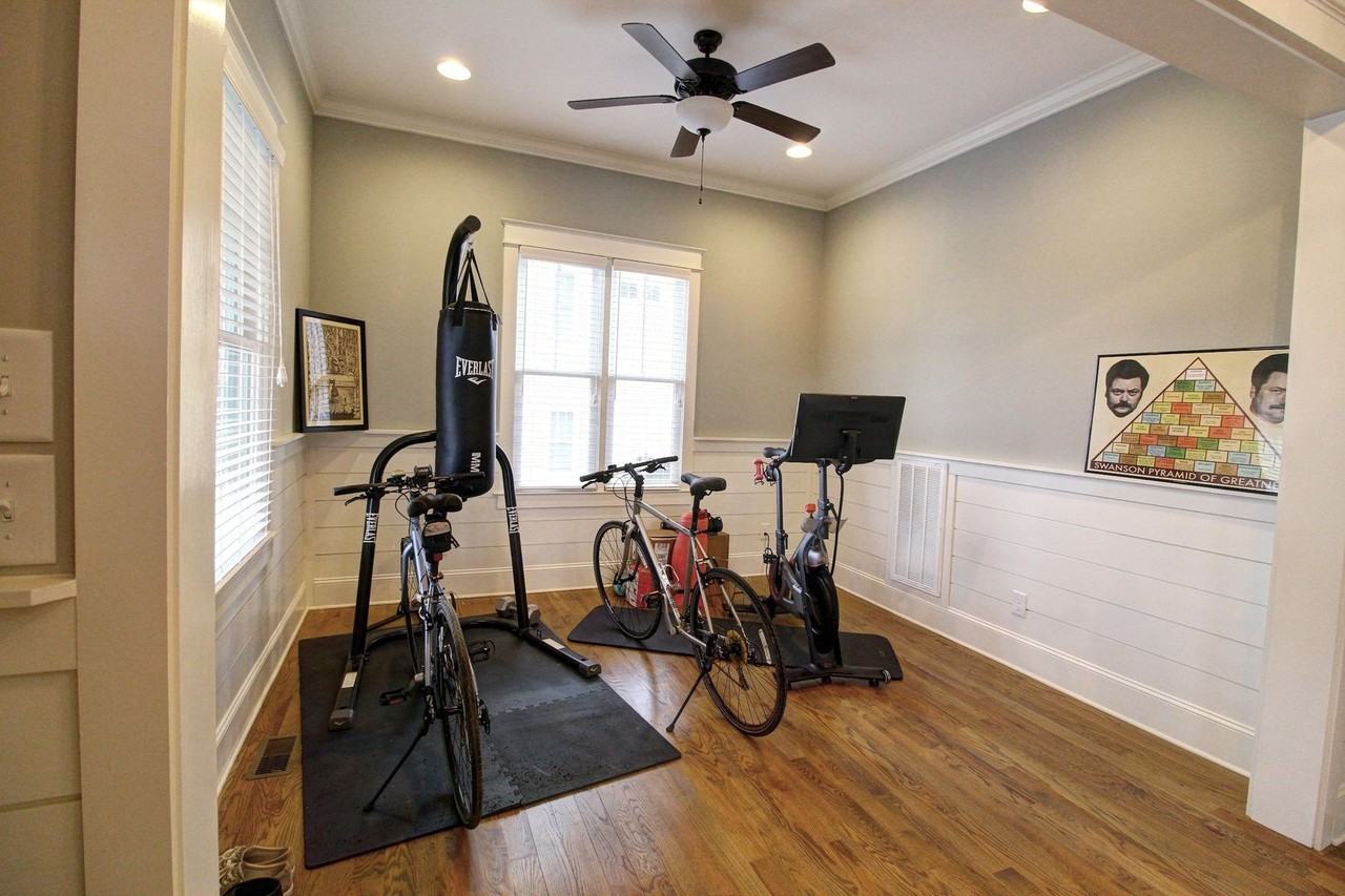 223 N Elizabeth St - Photo 5 of 29